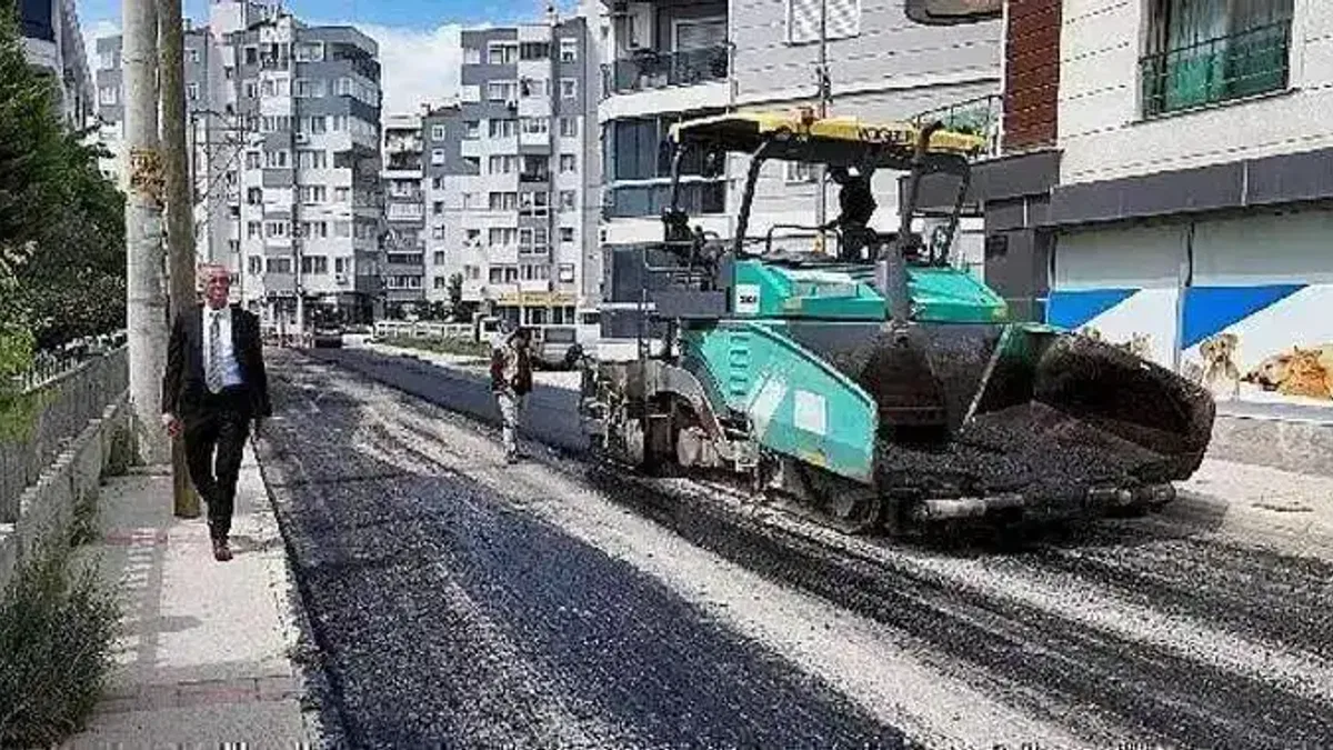 21 Bin 789 Ton Asfalt Serildi, 125 Bin Metrekare Kilit Parke Döşendi