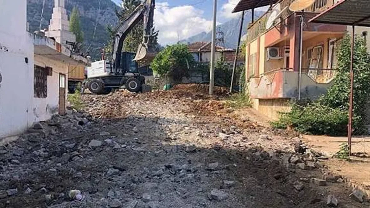 Kemer'de altyapı çalışmaları sürüyor