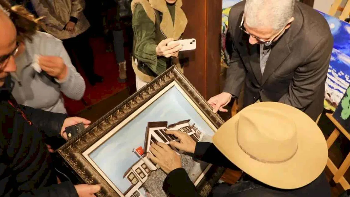 Parmaklarıyla gören ressam Mudanya'da