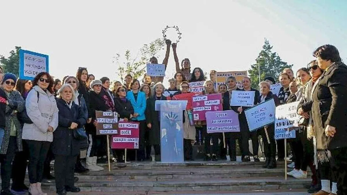 Kadınların Yarım Kalan Gülüşleri Karabağlar'da Tamamlandı