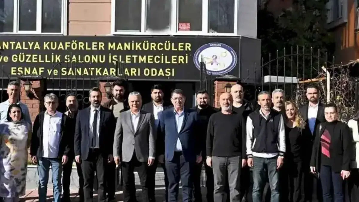 Başkan Uysal Antalya'da esnafla buluştu