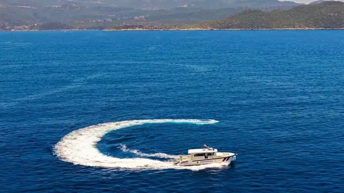 Jandarma Asayiş Bot Timleri Antalya kıyılarında denetimde