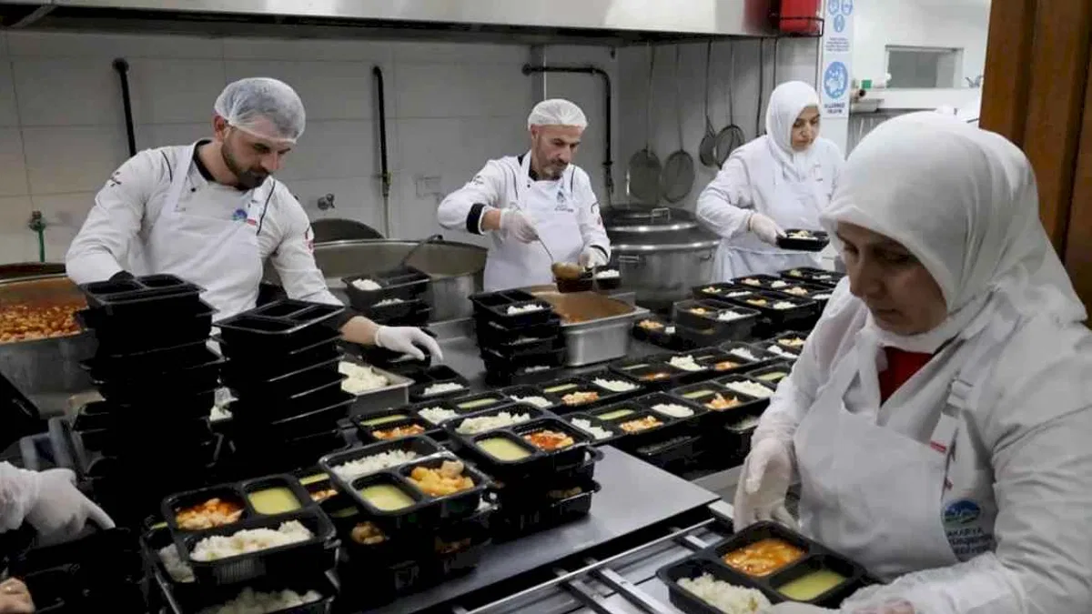 Sakarya Aşevi'nden 'sıcak aş'lar Ramazan'da da hanelere ulaşacak