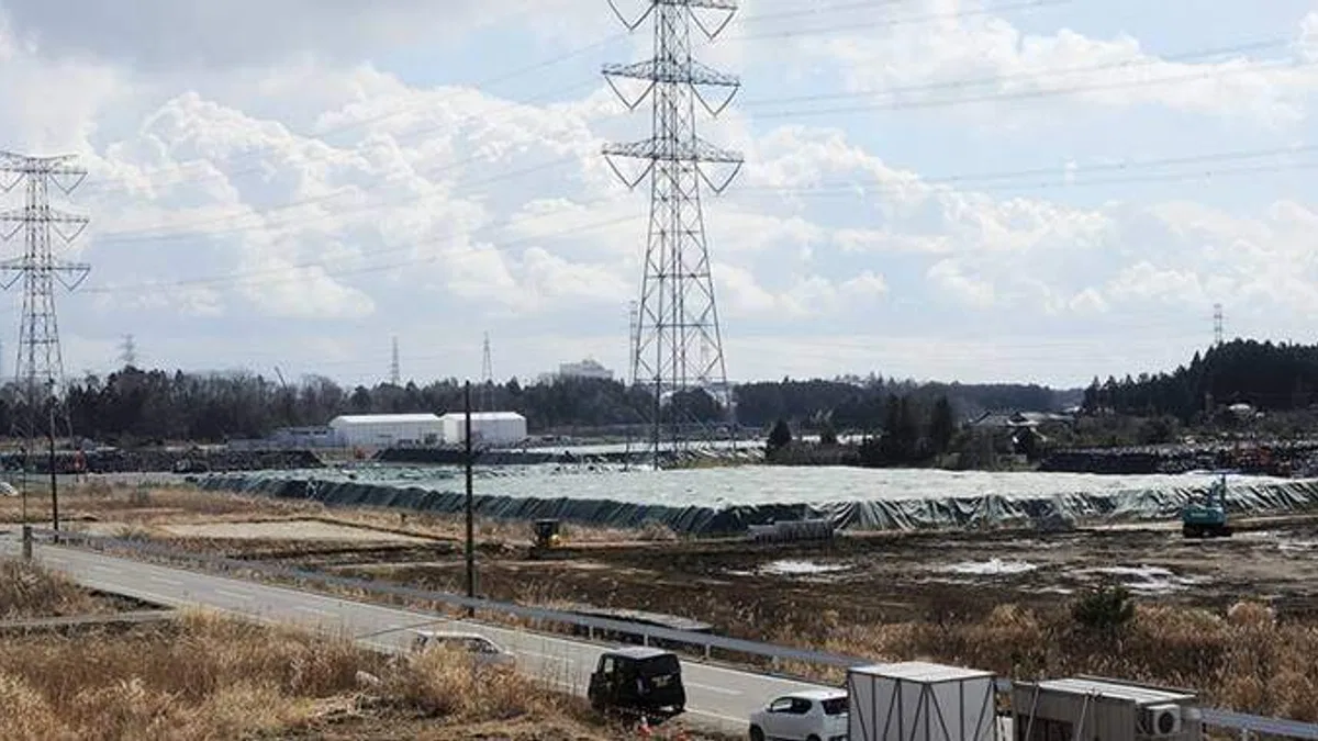 Fukuşima'da radyoaktif yakıt enkaz kaldırımına erteleme