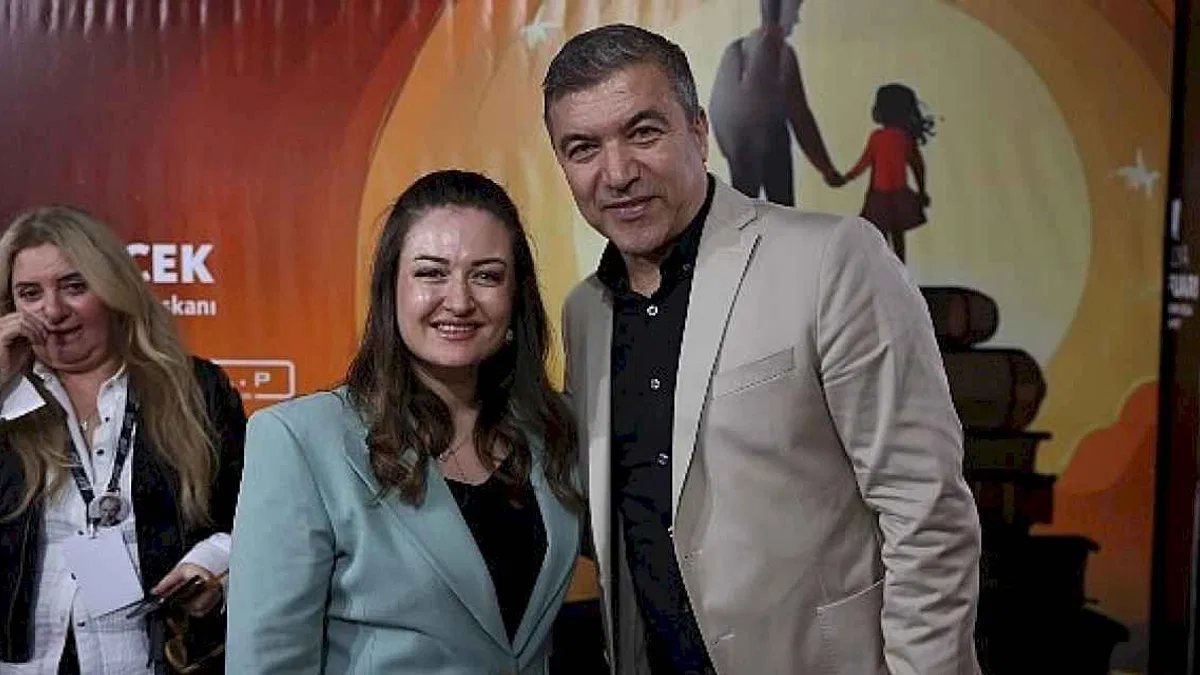 Antalya Kitap Fuarı'na ilk gün yoğun ilgi: Gazeteci İsmail Küçükkaya da davet edildi