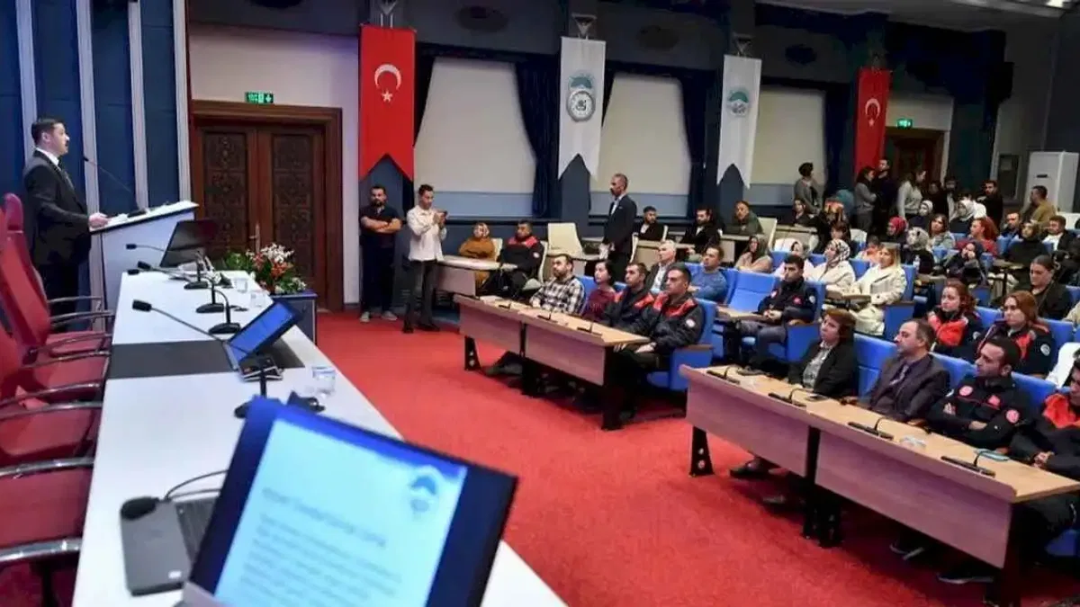 Kayseri Büyükşehir personeline 'Etik Davranış' eğitimi