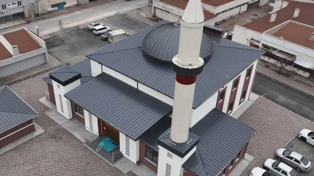 Kayserili hayırseverlerin desteğiye Birdal Camii ibadete hazır