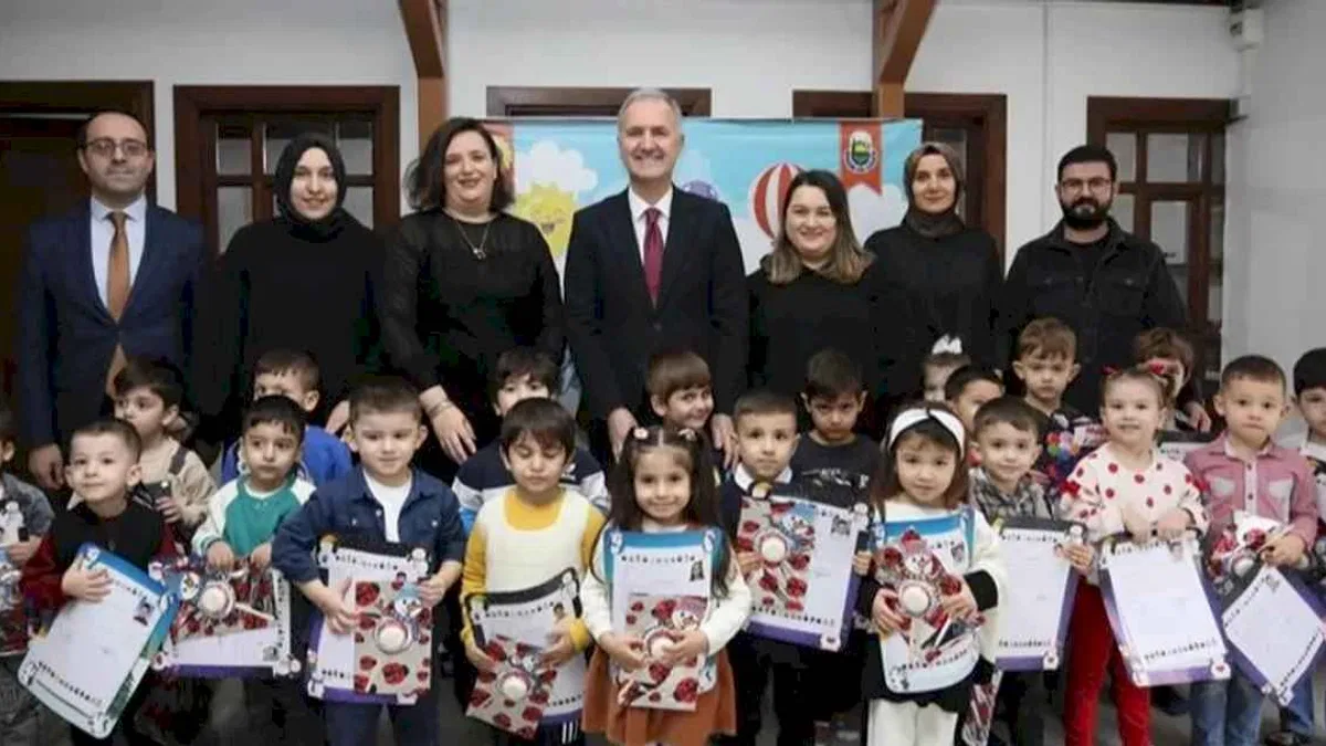 Bursa İnegöl'de 'Beşinci Mevsim’in miniklerinin karne heyecanı