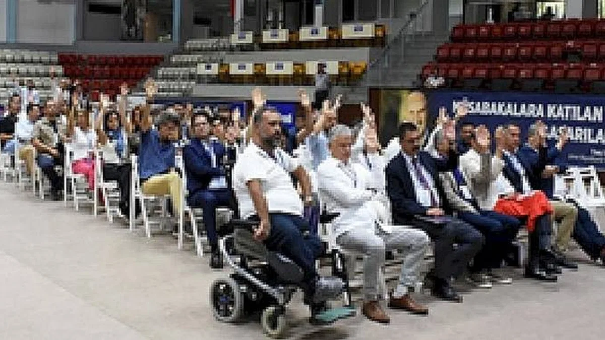 İzmir Büyükşehir Belediyesi Gençlik ve Spor Kulübü'nde Bayrak Değişimi