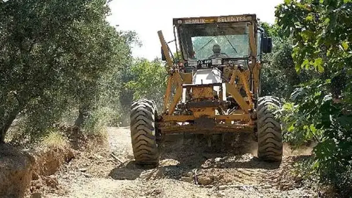 Gemlikli çiftçiye arazi yolu desteği