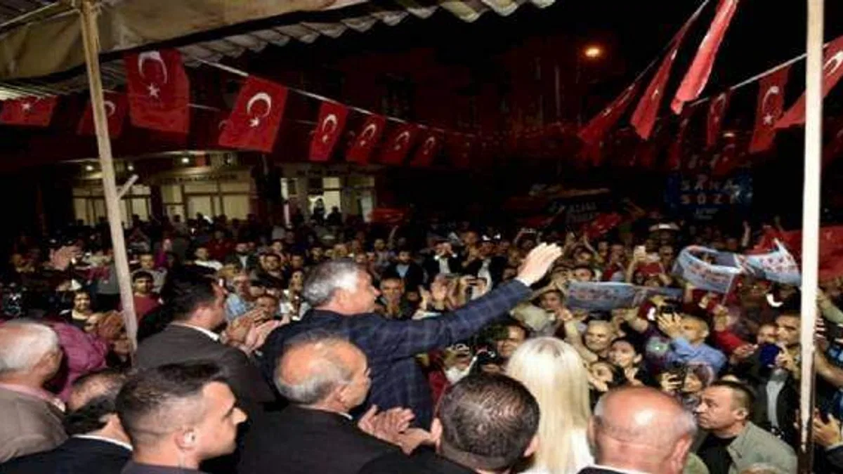 Başkan Karalar'dan gece mitingi