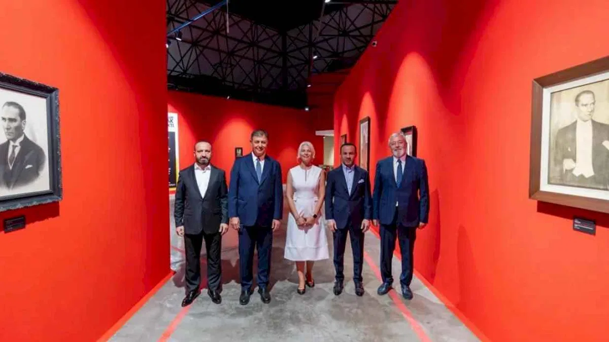 Atatürk ve Refik Anadol sergileri İzmirliler ile buluşuyor