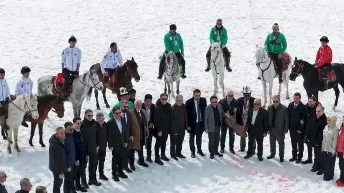 Kayseri Erciyes'te Kökbörü rüzgarı