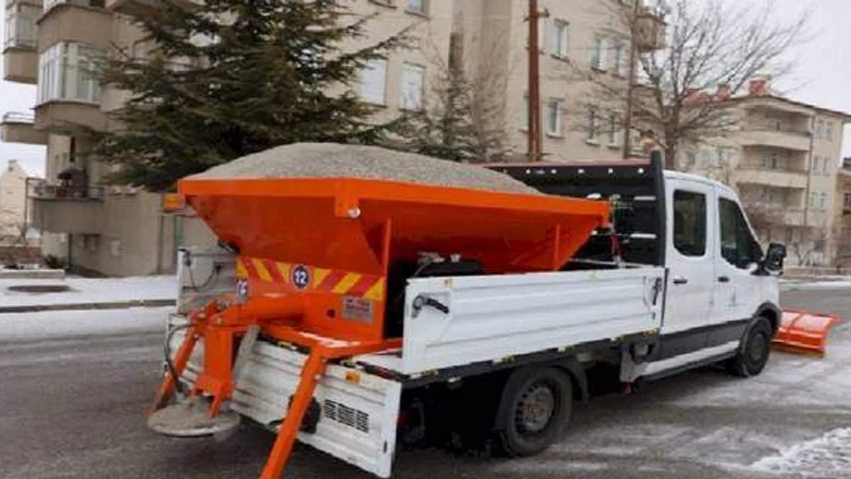 Nevşehir Belediyesi'nden tuzlama mesaisi