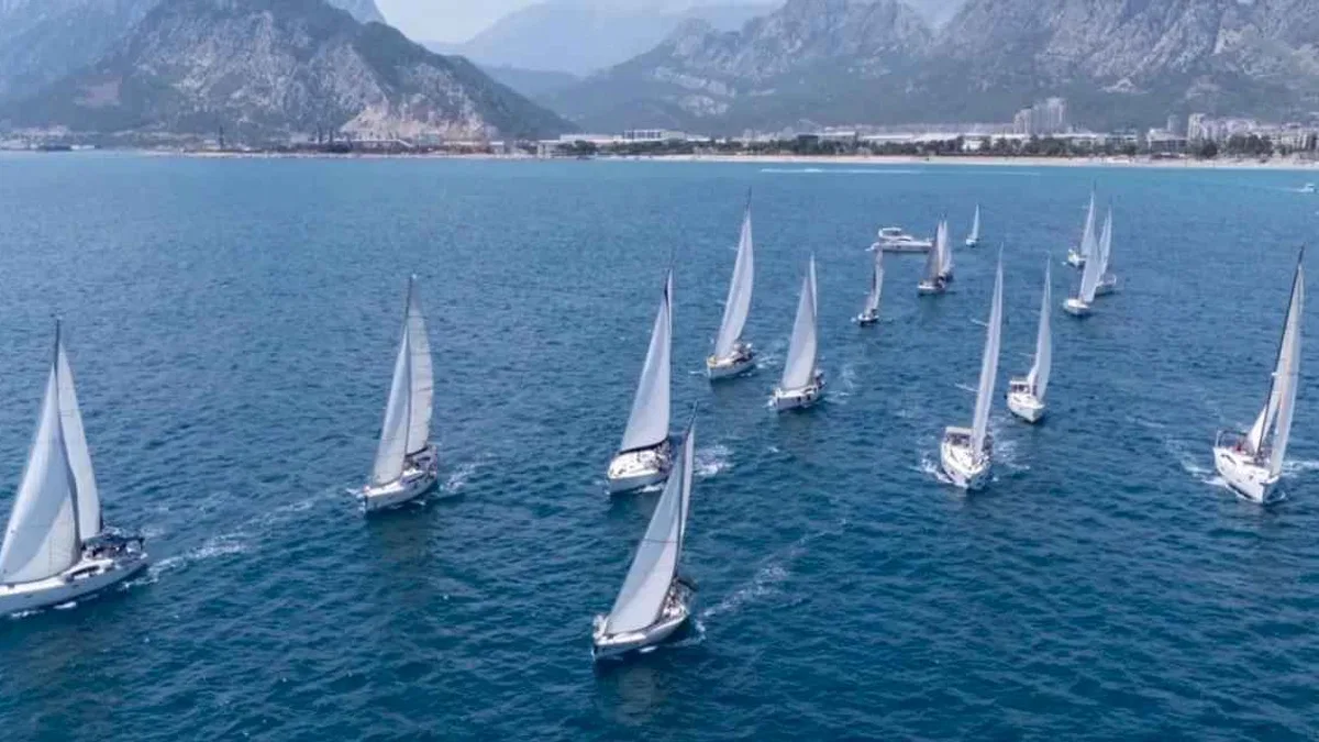 Antalya Körfezi'nde heyecan dolu yarış