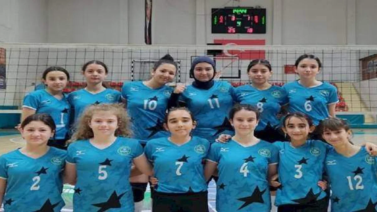 Midi voleybolcular finallerde