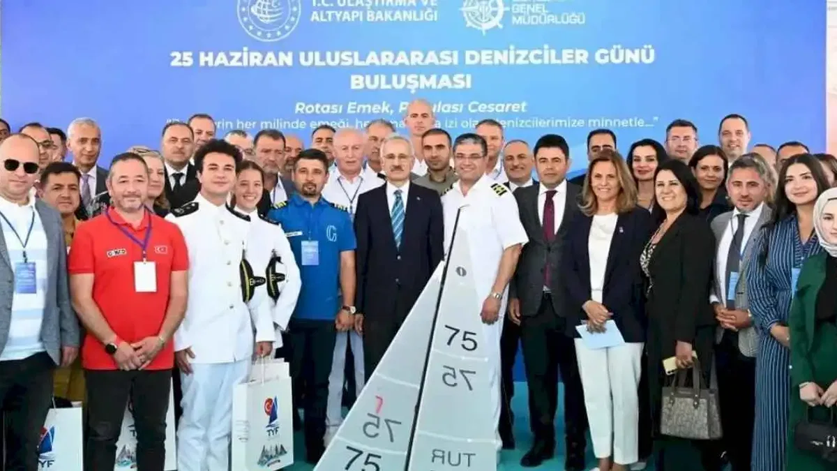 Bakan Uraloğlu: Denizcilik, küresel ticaretin can damarı