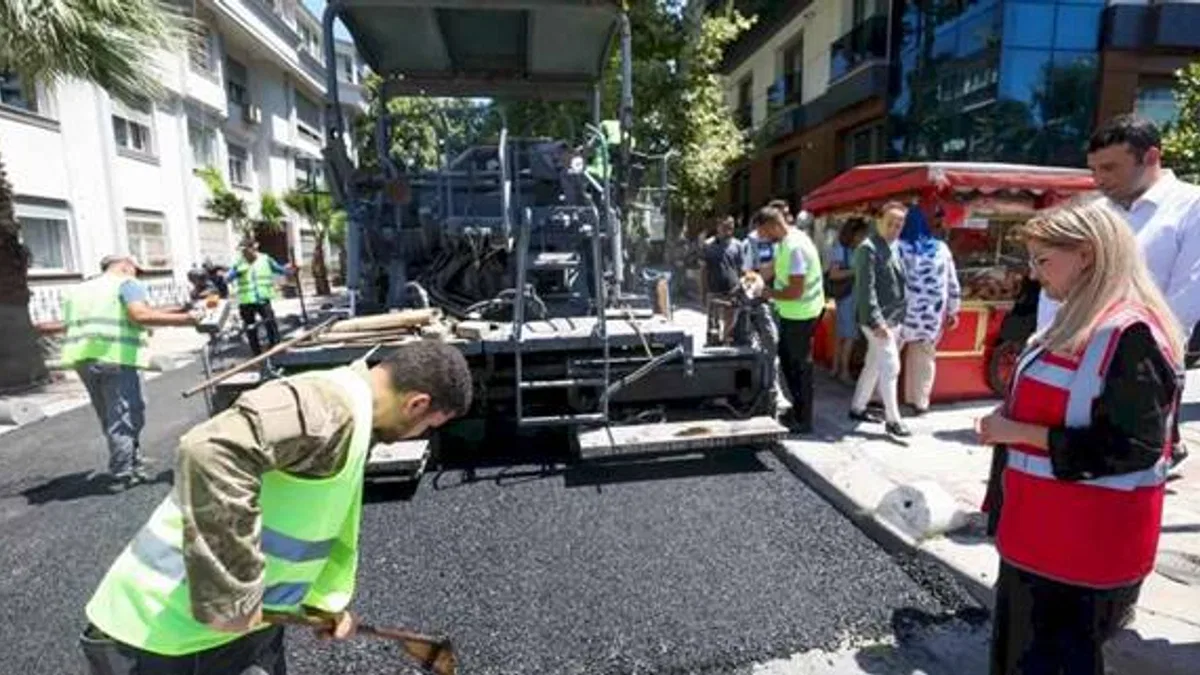 İstanbul Bakırköy'de Şenlikköy'ün yolları yenilendi