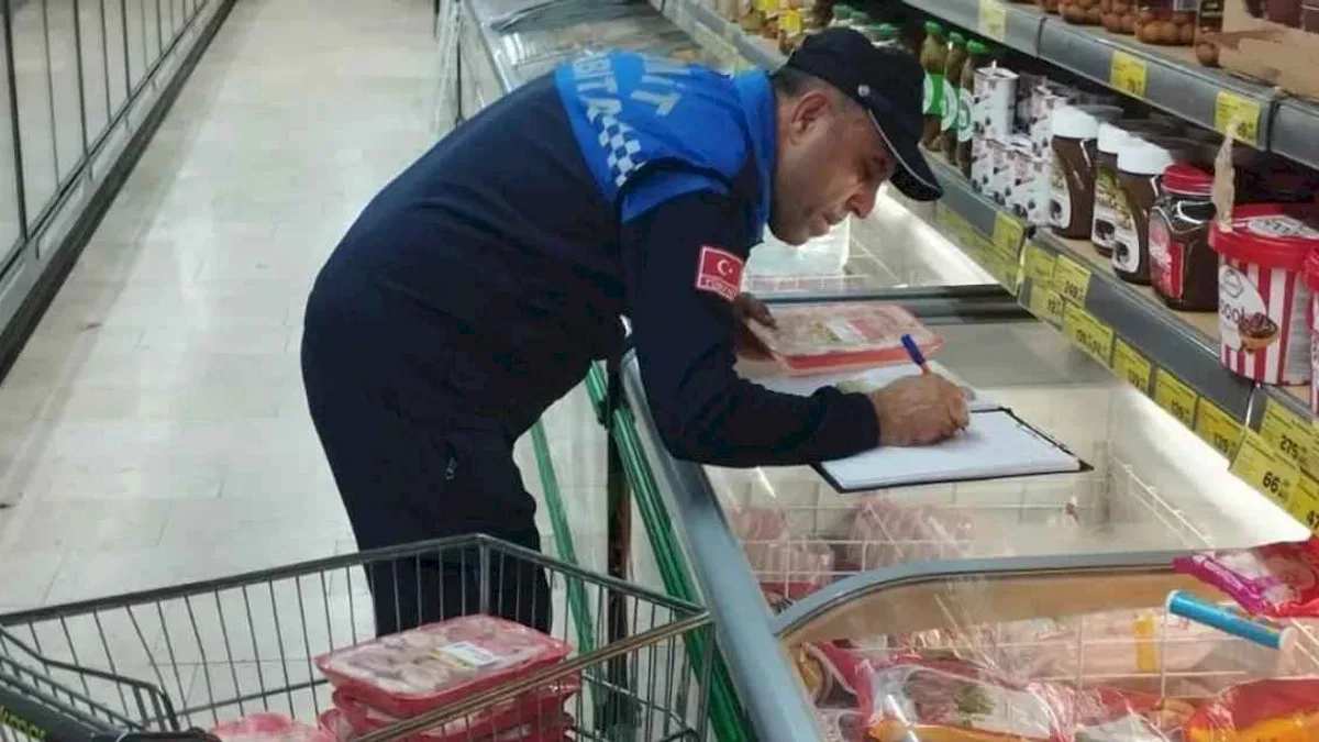 İzmit'te raf tarihi geçmiş ürünlere geçit yok!