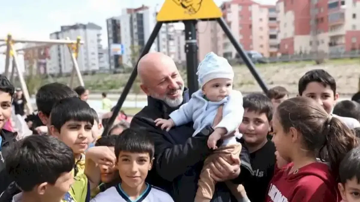 Kayseri Kocasinan'da park ve bahçelere kış bakımı