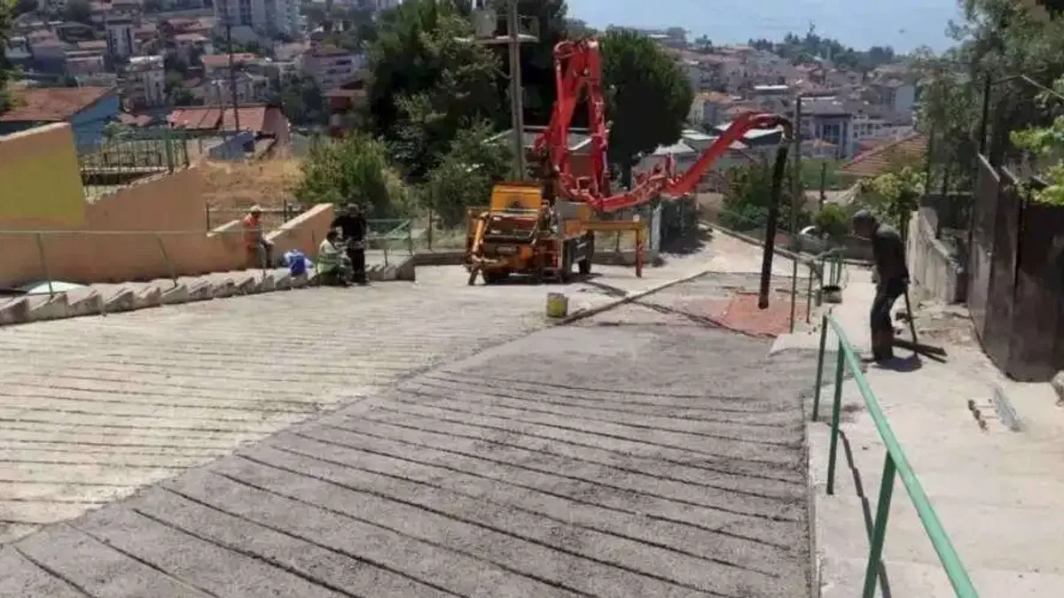 Kocaeli İzmit'te 20 yıllık soruna 'beton yol' çözümü