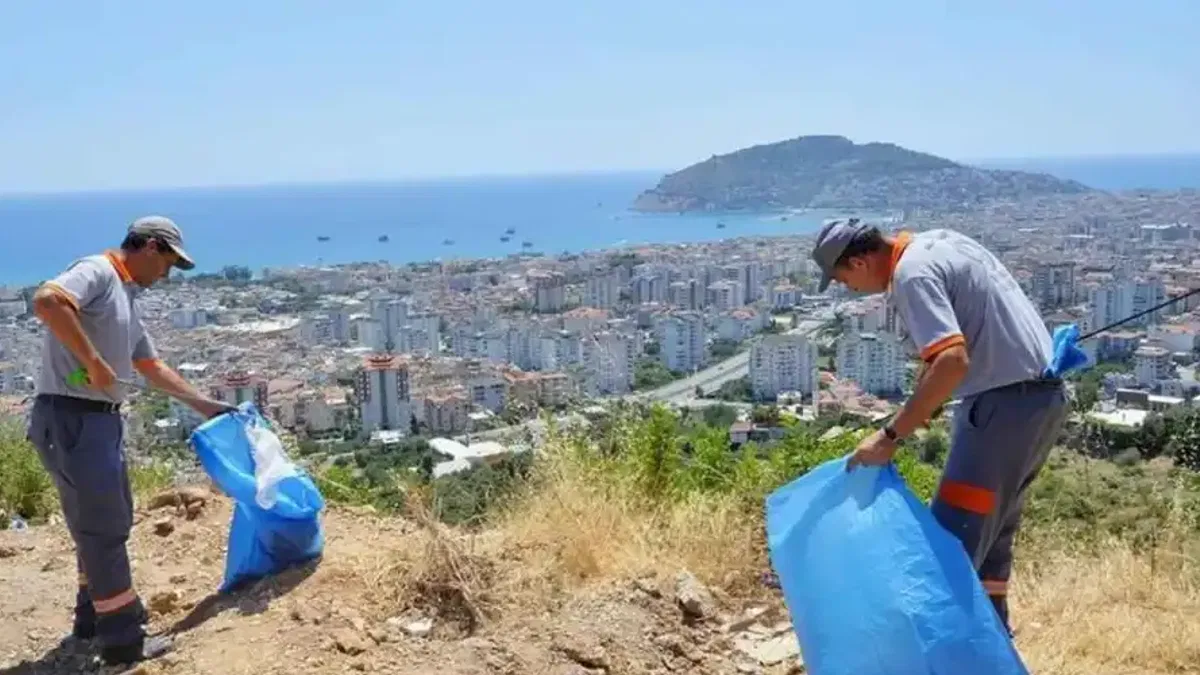 Alanya her gün tonlarca atık topluyor