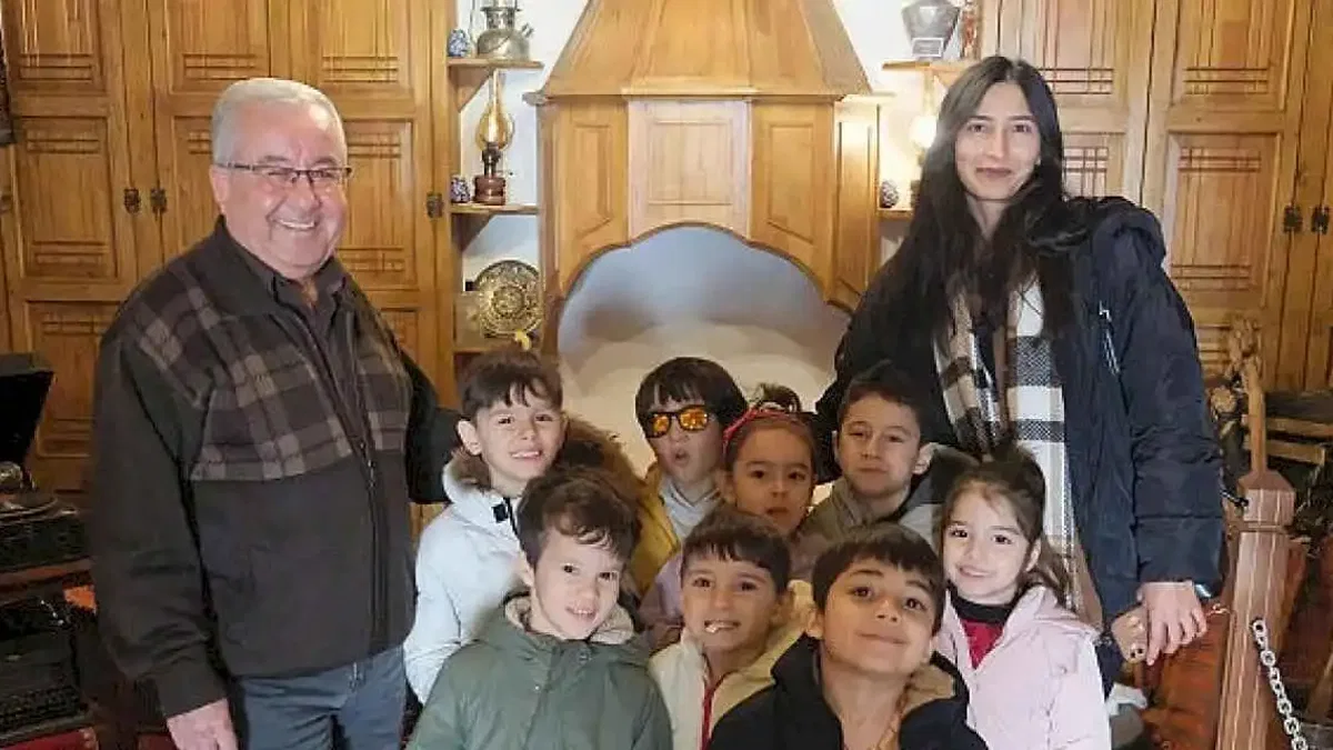 Minikler Kültür Evi'ni ziyaret etti