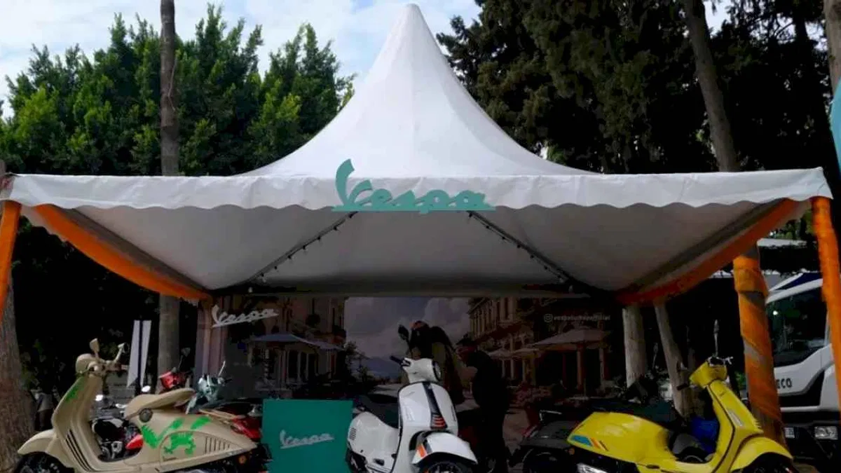 Vespa, Uluslararası Adana Portakal Çiçeği Karnavalı'nda özgürlüğe sürüyor