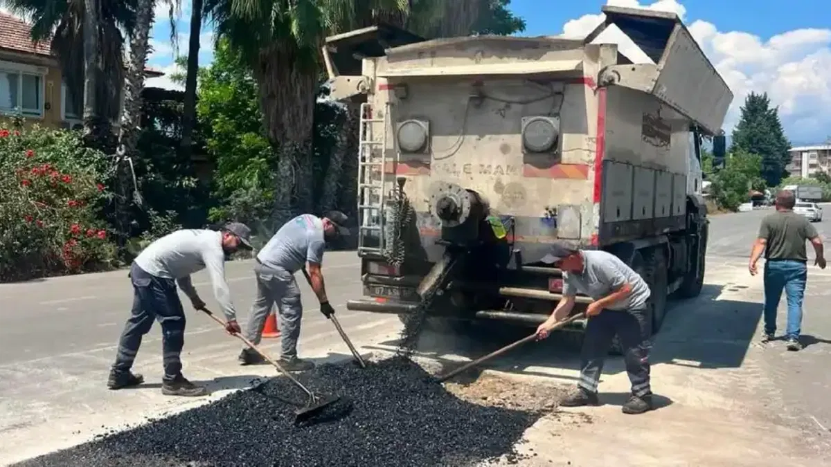 Antalya Finike’de yollar yenileniyor