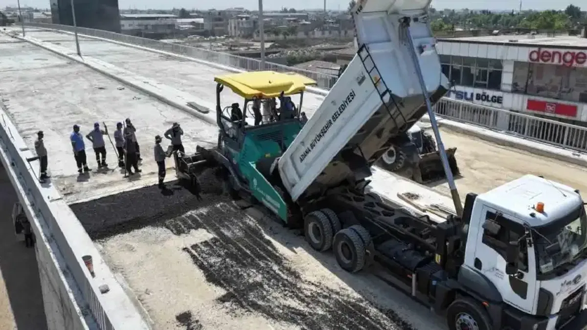 Adana Büyükşehir trafiğe nefes aldırıyor
