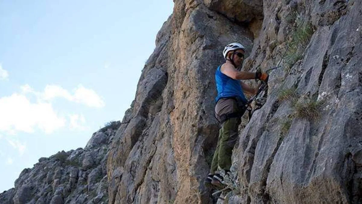 Görme engelli Türk dağcı Turhan, Viea Ferrata'ya tırmandı