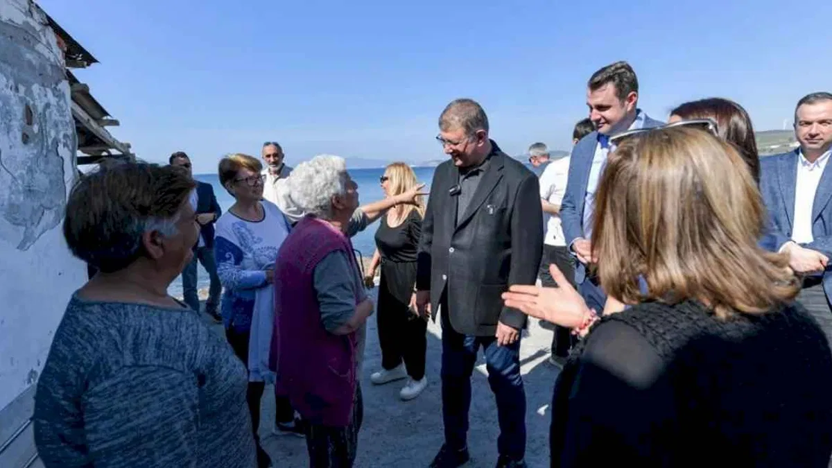 İzmir Foça'da Başkan Tugay'dan inceleme