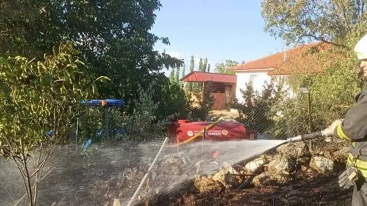 Tankerler ile yangınların büyümesi önlendi