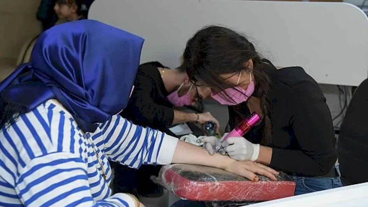Kahramankazan Belediyesi, ilçede ikamet eden yaşlı, engelli ve isteyen tüm vatandaşlara yönelik "Sevgi İzi" uygulamasını sürdürüyor.