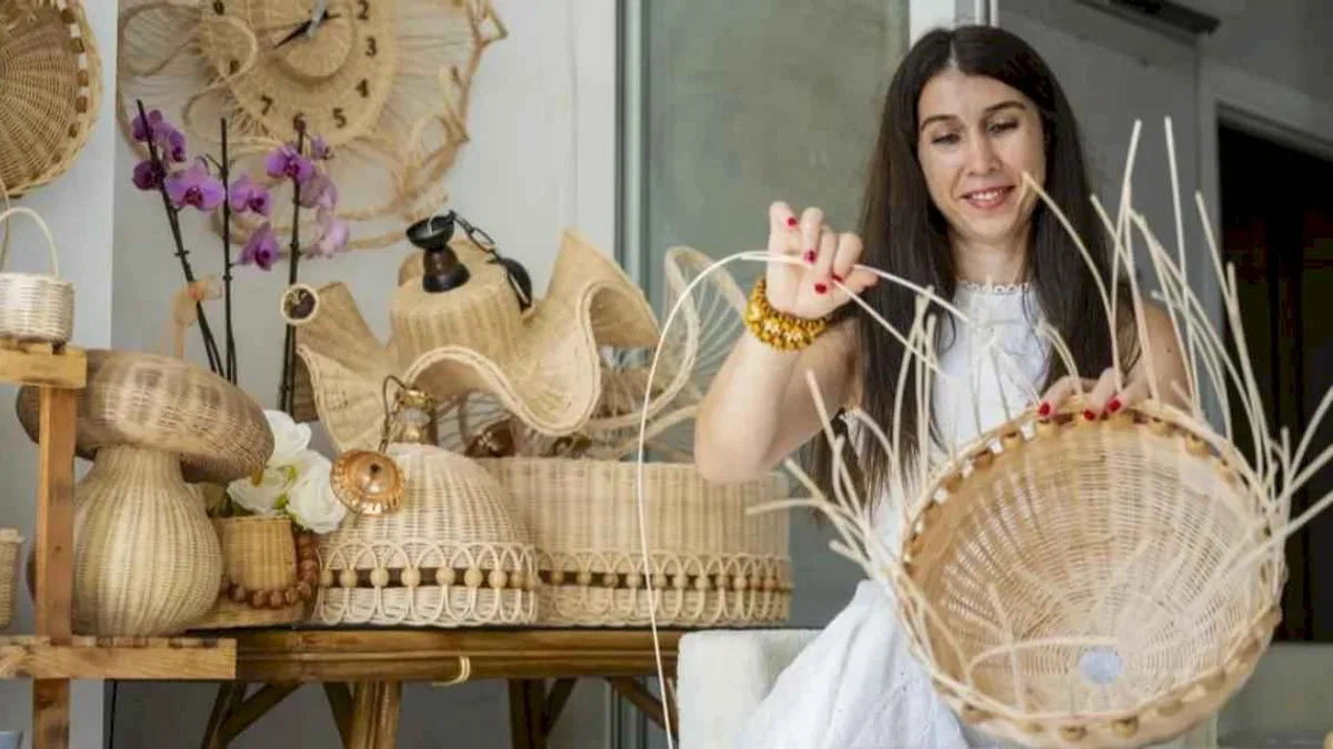 Rattan dokumayla hayatını değiştirdi