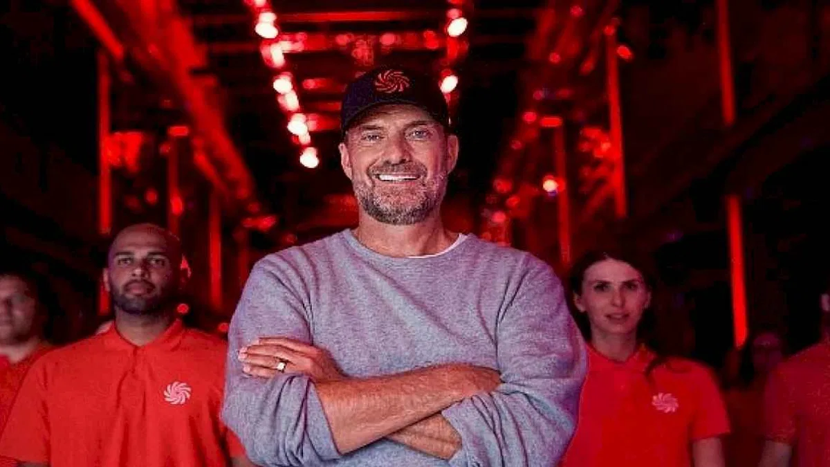 MediaMarkt'ın yeni kampanyasında Jürgen Klopp'tan yenilenmiş telefona destek!