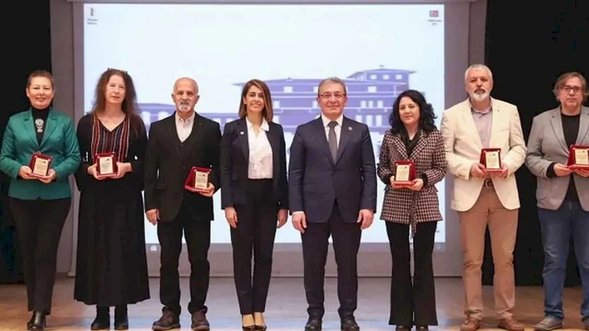DEÜ'den öğretmenlere özel kutlama