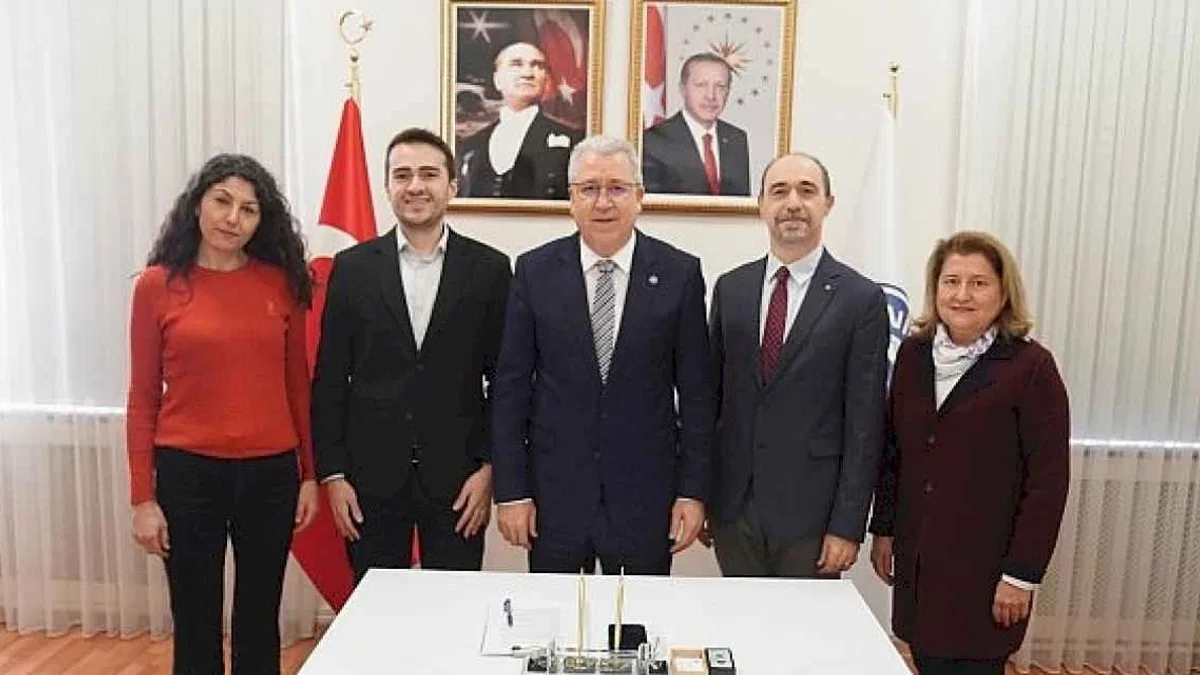 Karadut ve adaçayının, hastane kaynaklı enfeksiyona neden olan bakterilerin tedavisine etkisi araştırılacak