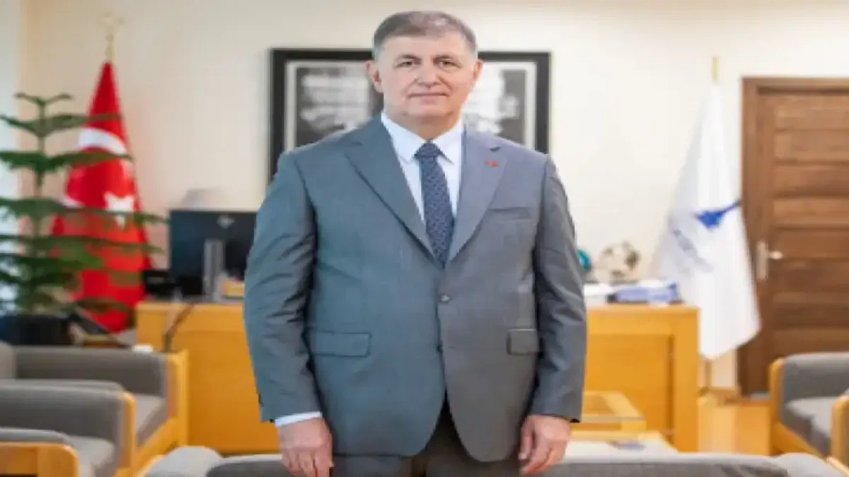 Cemil Tugay CHP'den istifa etti! Görevini bağımsız sürdürecek