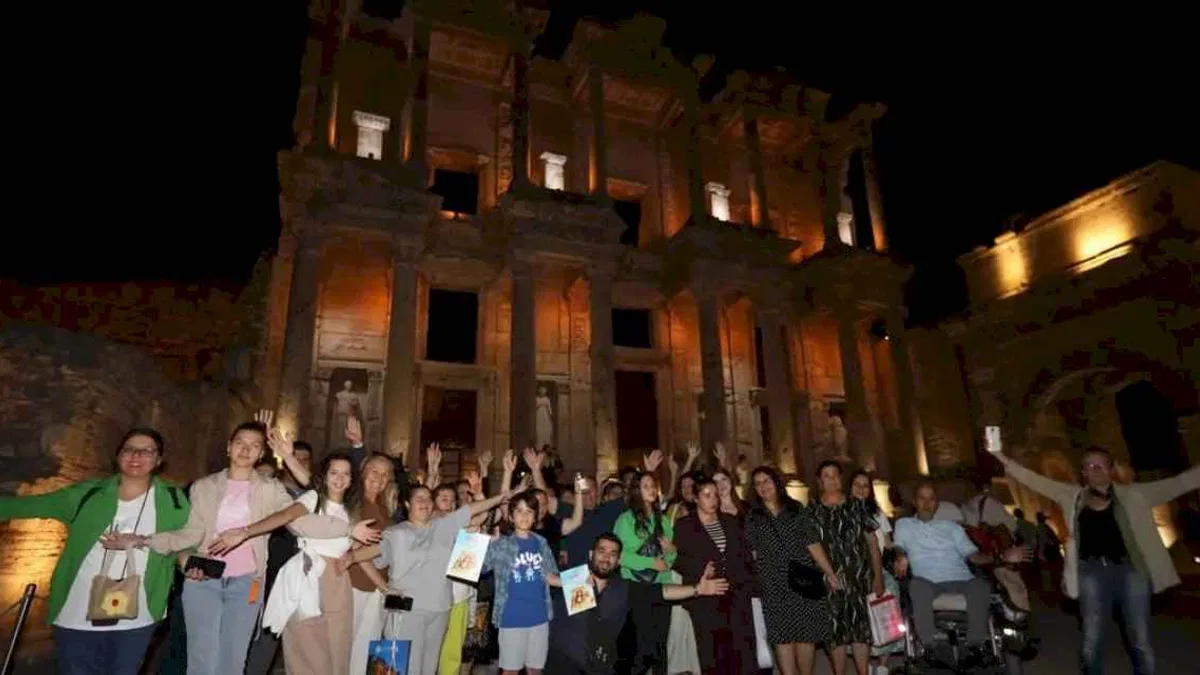 Engelsiz bireylere Efes'te gece yolculuğu
