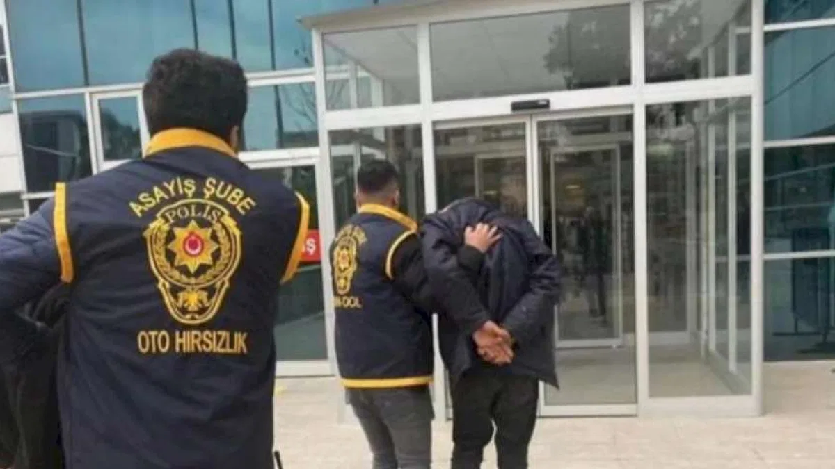Adıyaman'da ağır hasarlı binalardan hırsızlık!