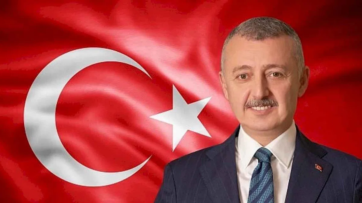 Kocaeli Büyükşehir Belediye Başkanı Doç. Dr. Tahir Büyükakın Cumhuriyetimizin 101.yaşını kutladı