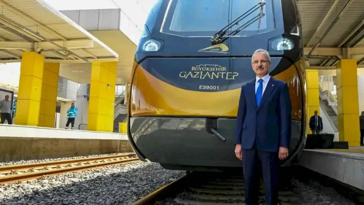 İlk milli banliyö tren seti raylarda