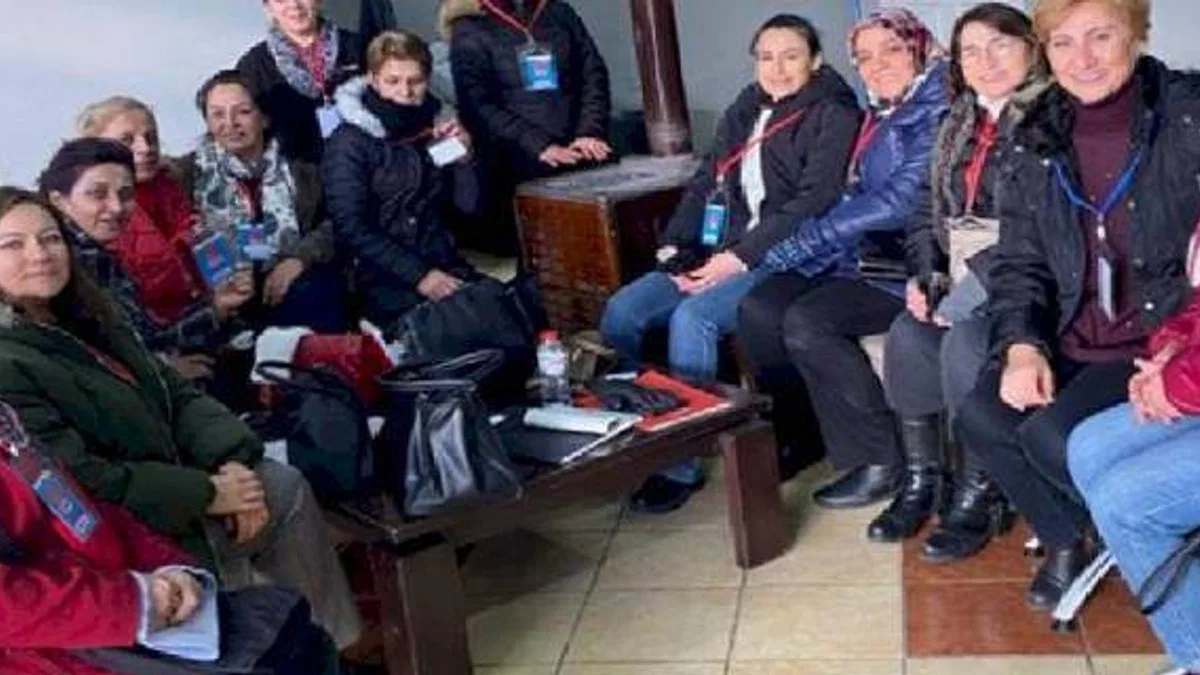 CHP Kayseri kadınları evleri geziyor