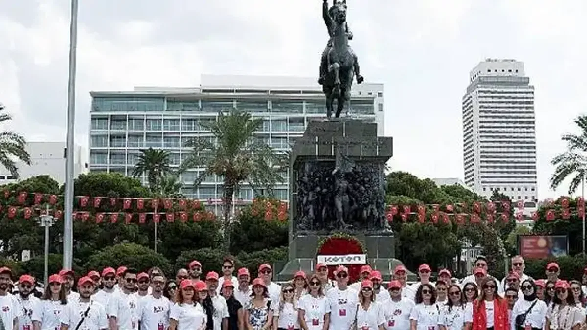 Cumhuriyetimizin 100.yılında, Koton Cumhuriyet Gönüllüleri İzmir'in Kurtuluşu'nun yıldönümünde İzmir'deydi!