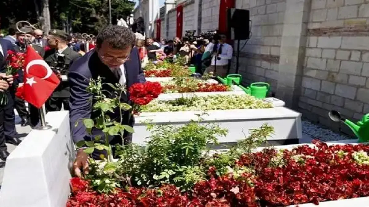 15 Temmuz Şehitleri İBB önünde anıldı