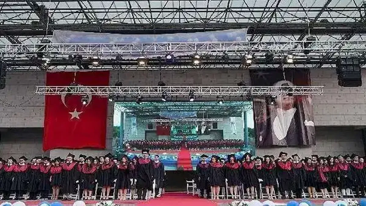 Egeli 362 genç hekim sağlık ordusuna uğurlandı