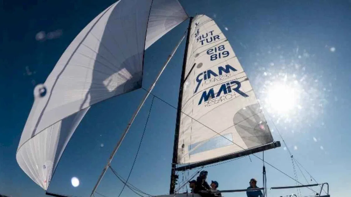 Bodrum'da yelkenler kış serisi için şişti