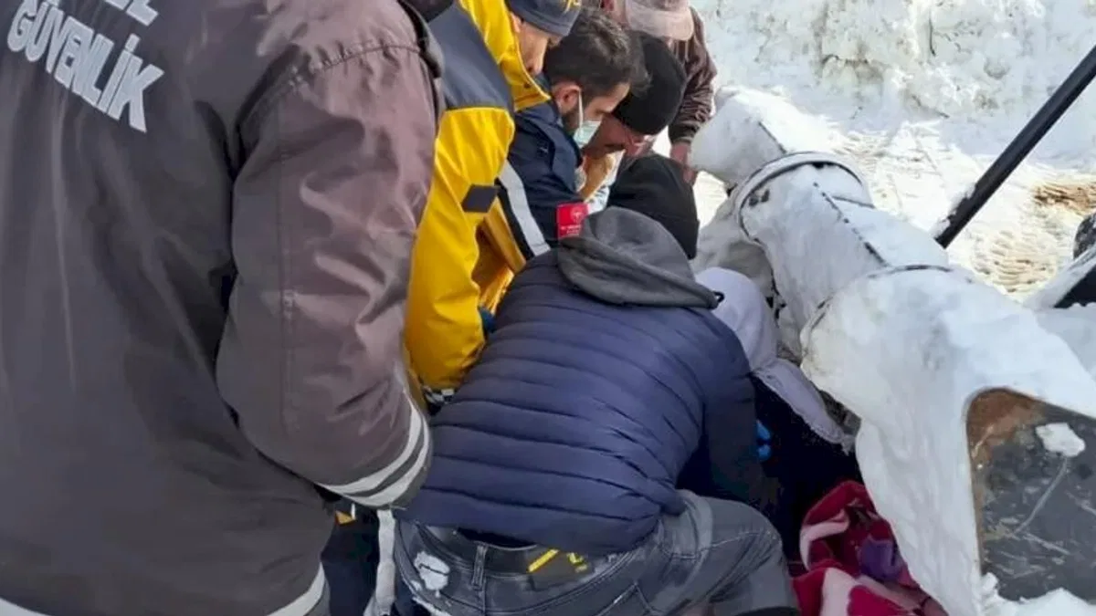 Malatya'da karda mahsur kalan araç ve vatandaşlar kurtarıldı