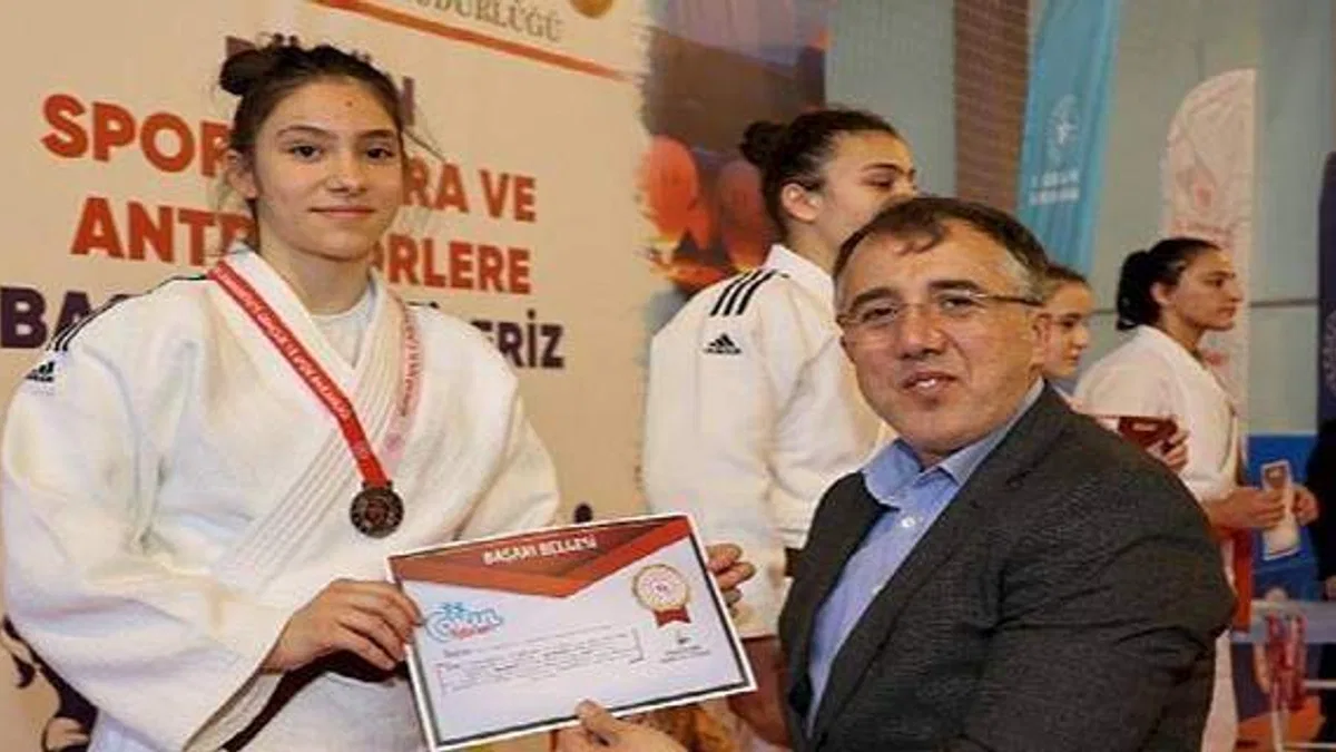 Nevşehir Belediye Başkanı Dr. Mehmet Savran, Okul Sporları Judo Yıldızlar Kız - Erkek Türkiye Birinciliği Müsabakaları ödül törenine katıldı